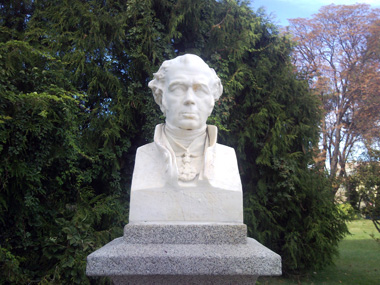 Buste de Jean-Pons-Guillaume Viennet